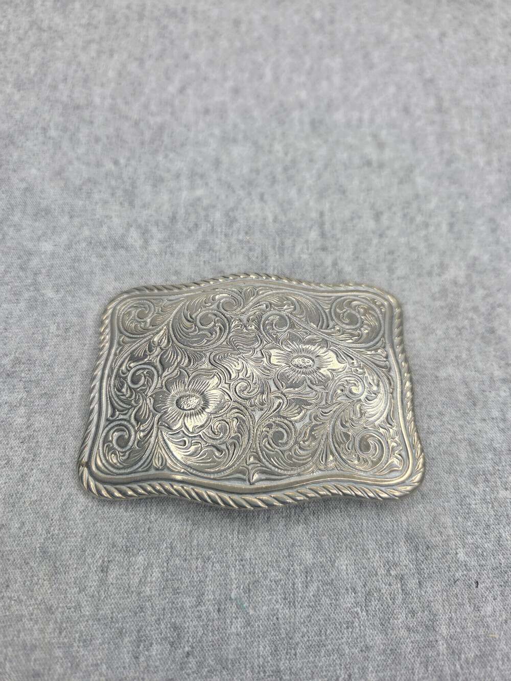 Vintage Womens Western Belt Buckle Silver Tone Floral Scroll Leaf Rope Edge